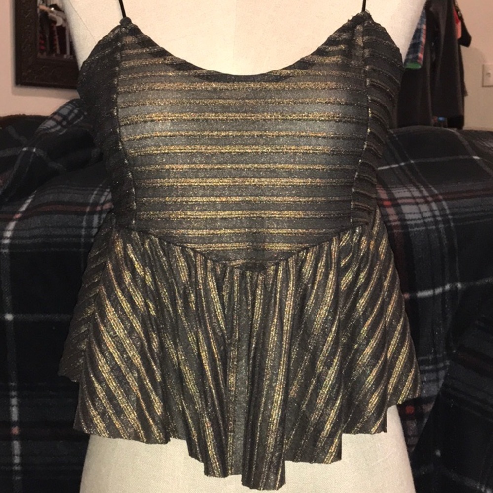 Mini peplum metallic top🤩